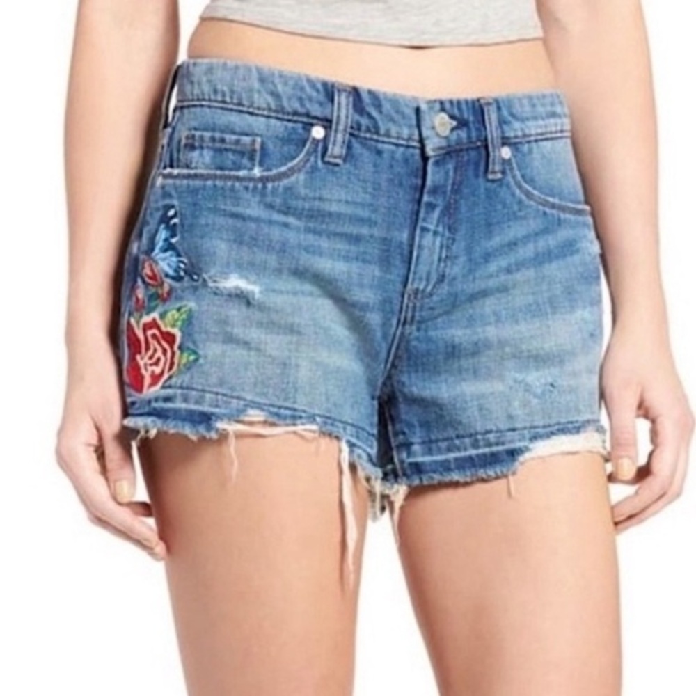 Blank NYC “Hiker” Distressed Denim / Floral Embroidery Cutoff Shorts, size 26 🌹